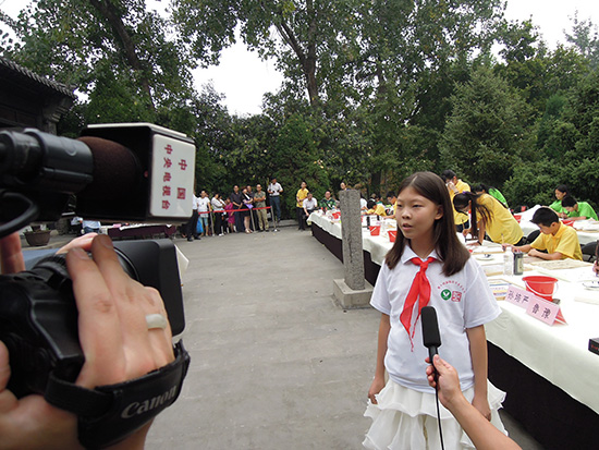 《写好中国字-做好中国人》公益项目发起人北京育翔小学张馨元接受媒体采访.jpg